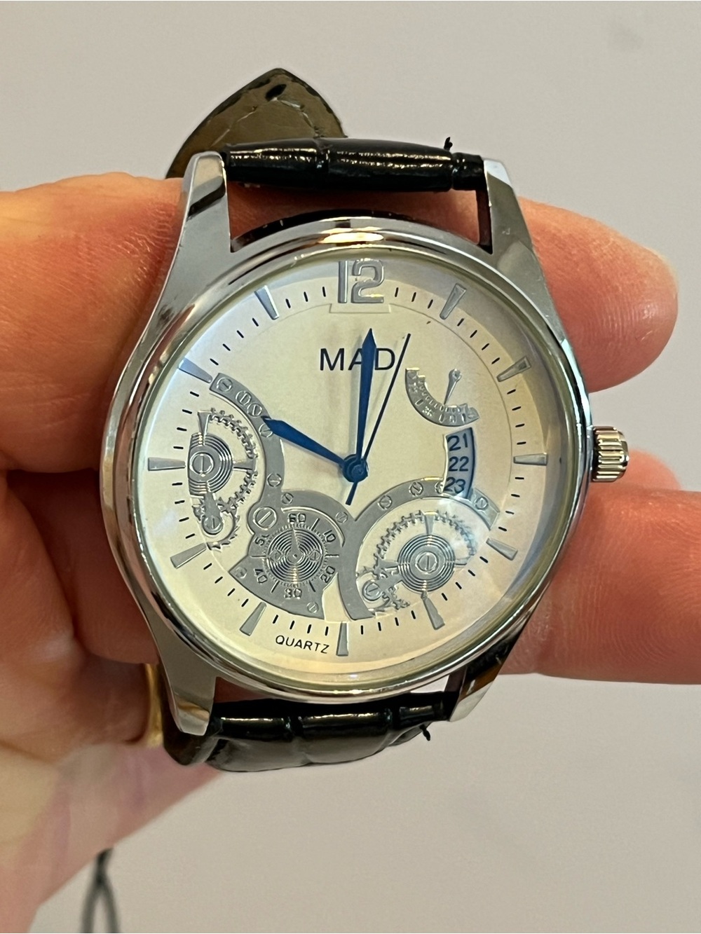 Men’s Watch - Picture 2 of 5